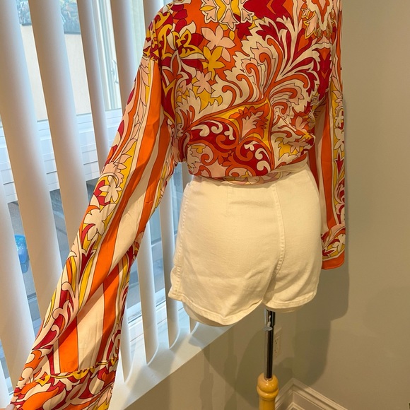 ✨SOLD✨Beautiful printed blouse - Picture 5 of 6